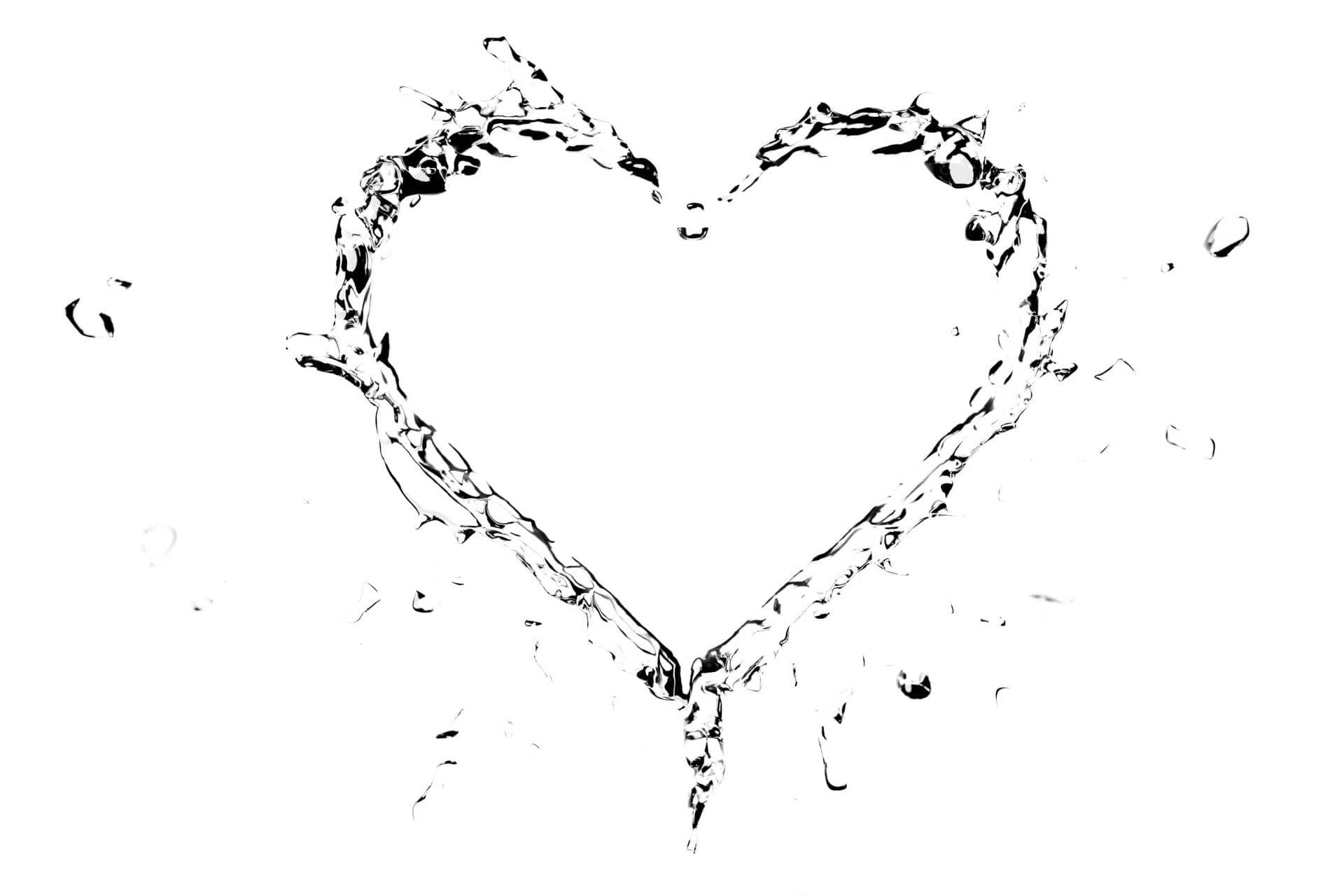 Splashes of water shaped like a heart