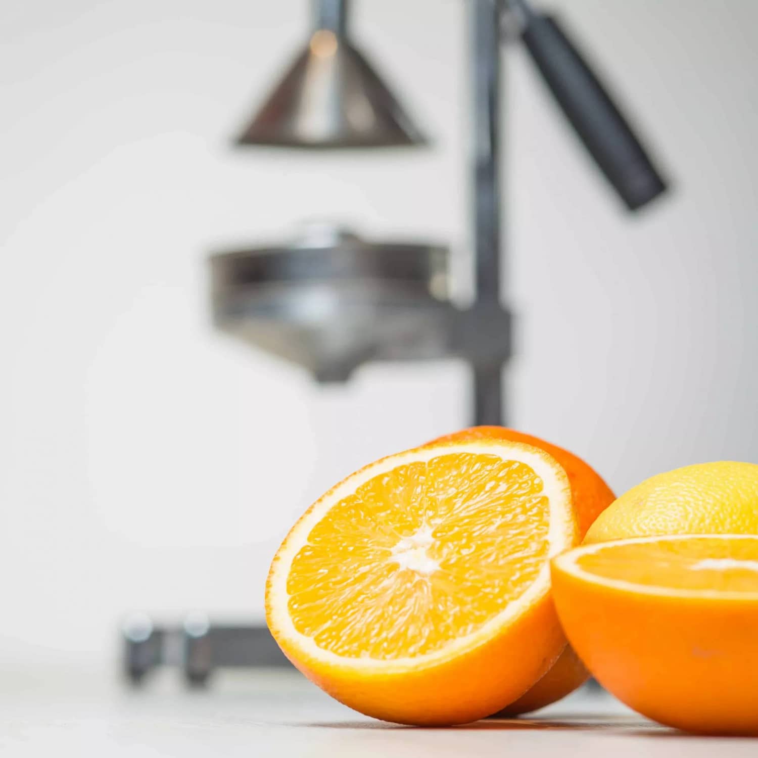 Commercial manual citrus juicer with oranges